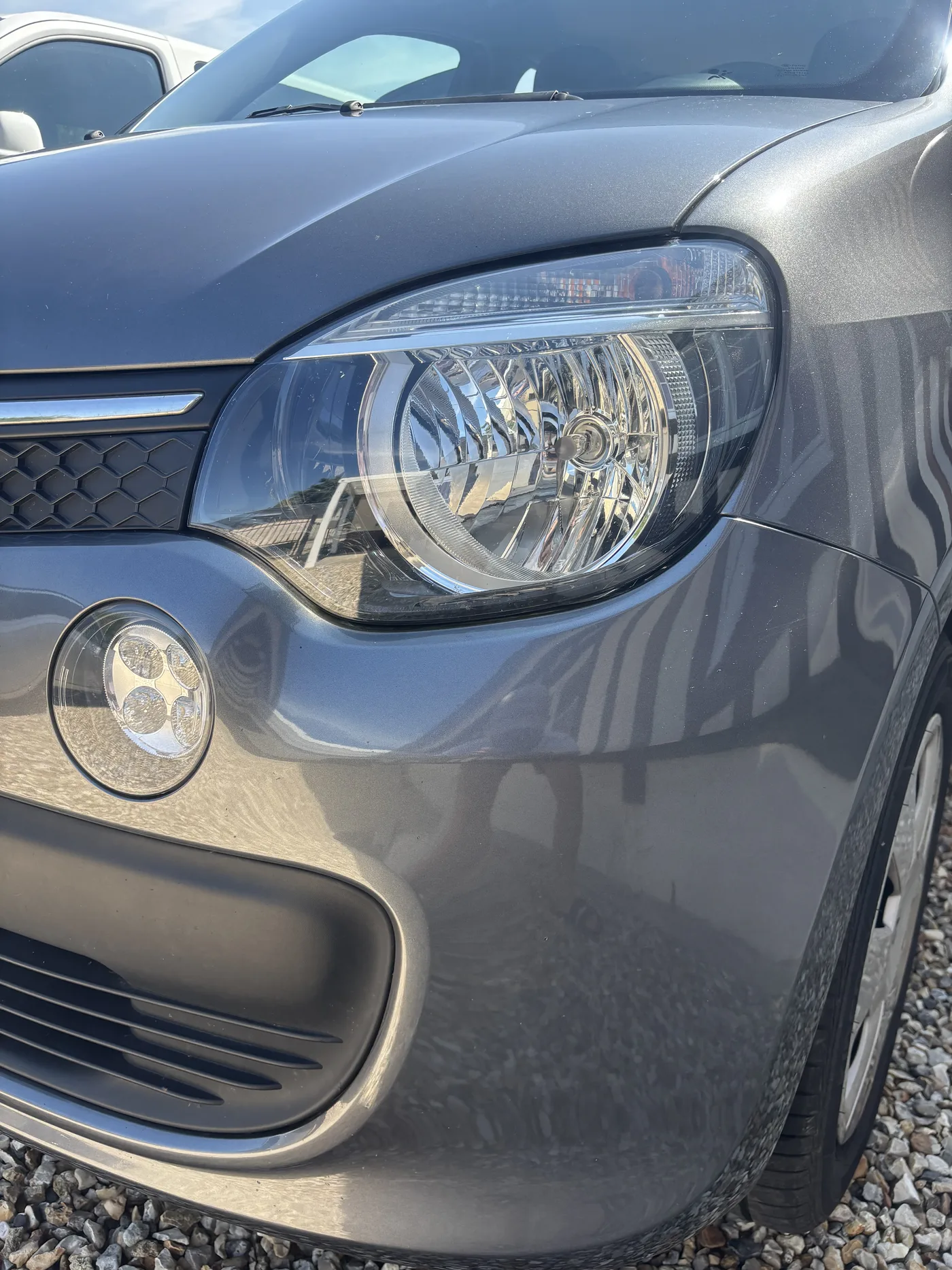 Après — optiques et carrosserie avant nettoyées