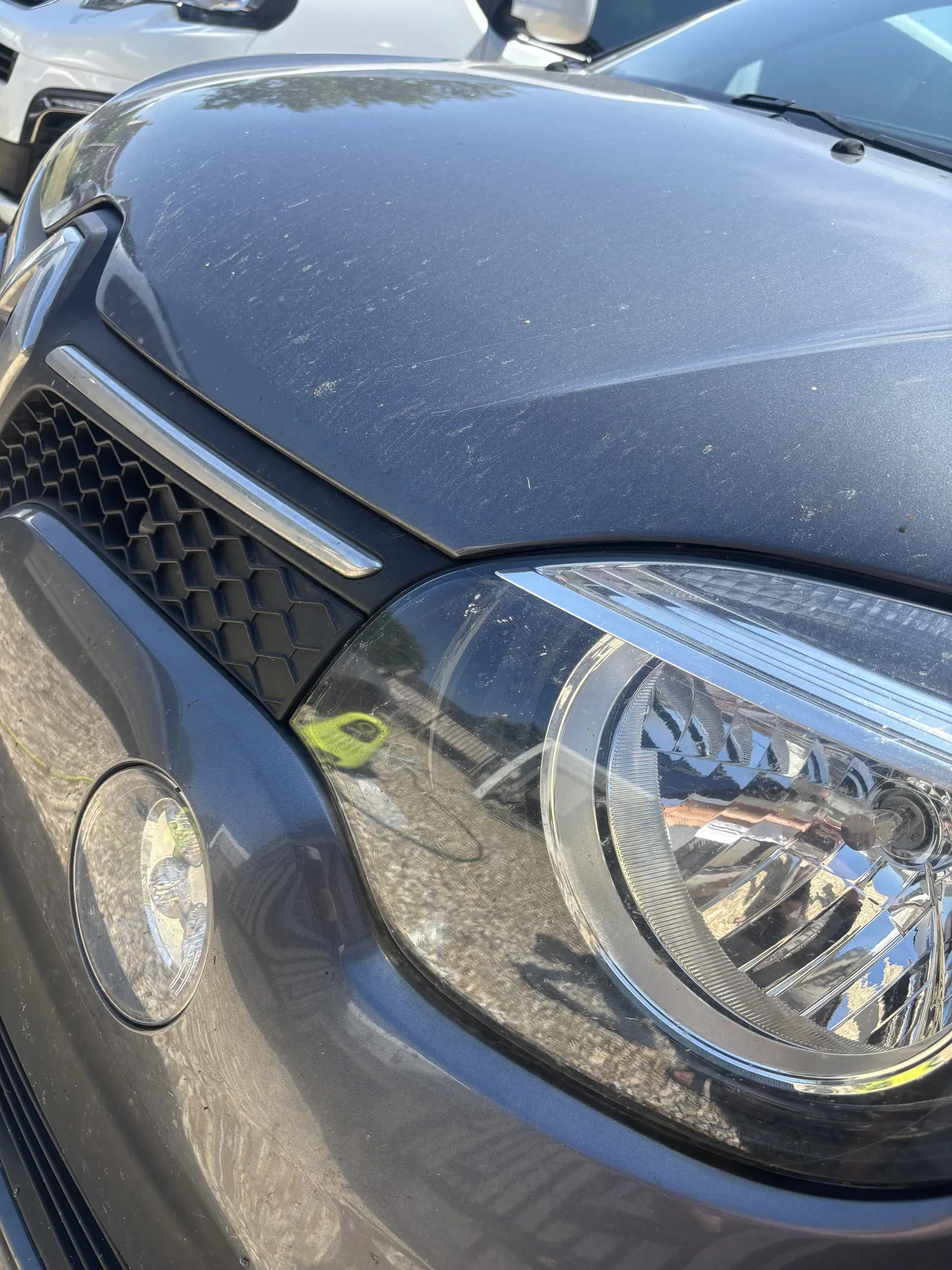 Avant — optiques et carrosserie avant encrassées